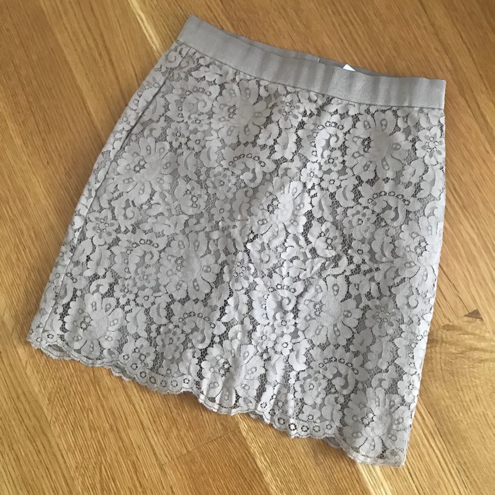 Super CUTE lilac lace skirt with pockets